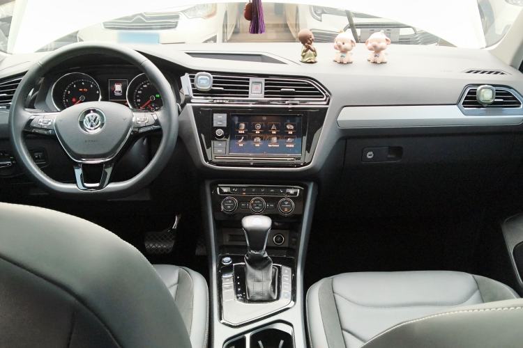 Used Volkswagen Tiguan L 2019 330TSI Automatic Two-Wheel Drive Smart Luxury Version China VI Standard
