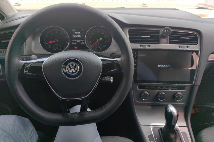 Used Volkswagen Golf 2016 230TSI Automatic Comfort Version
