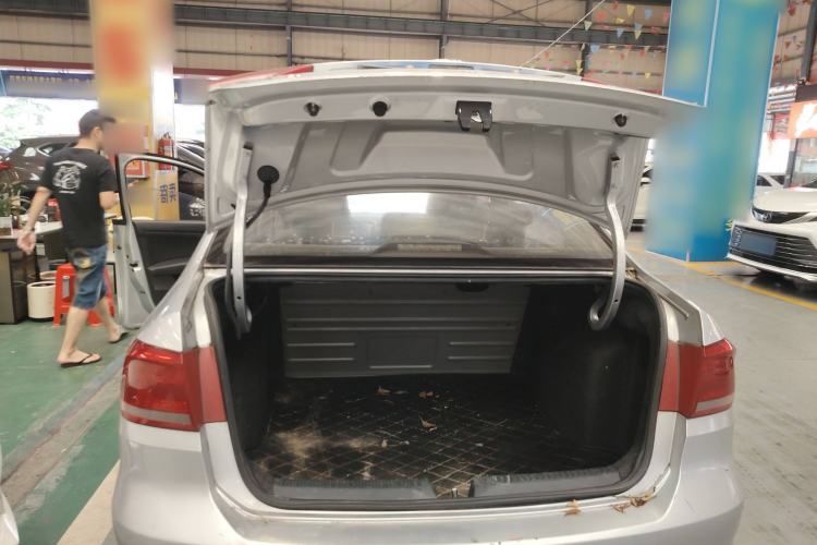 Used Volkswagen Santana 2015 1.6L Manual Fashion Edition
