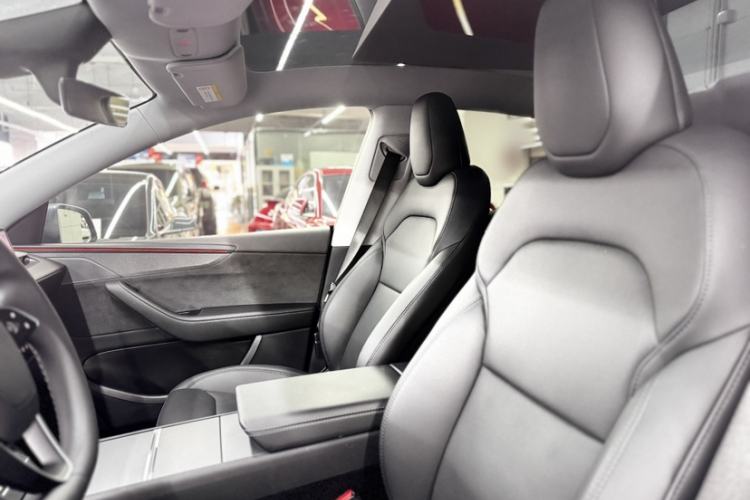 Used Tesla Model Y 2025 Long-Range All-Wheel-Drive Version
