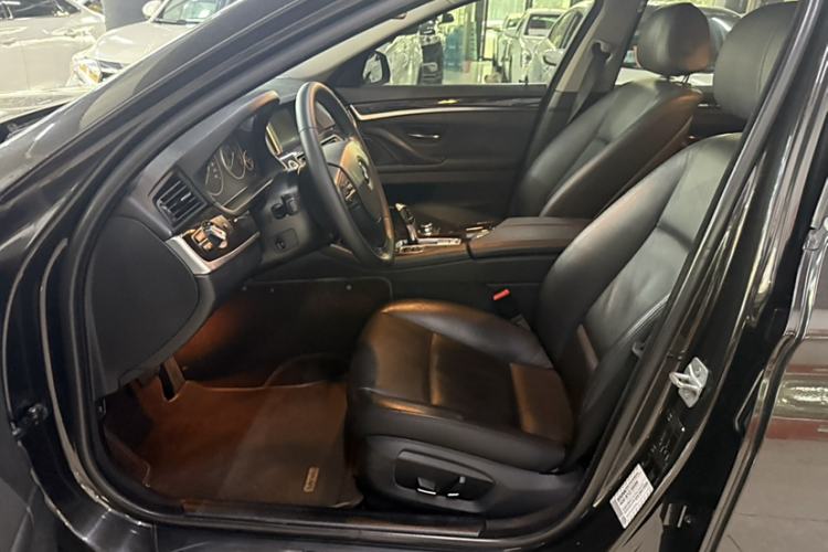 Used BMW 5 Series 2014 525Li Leading Model
