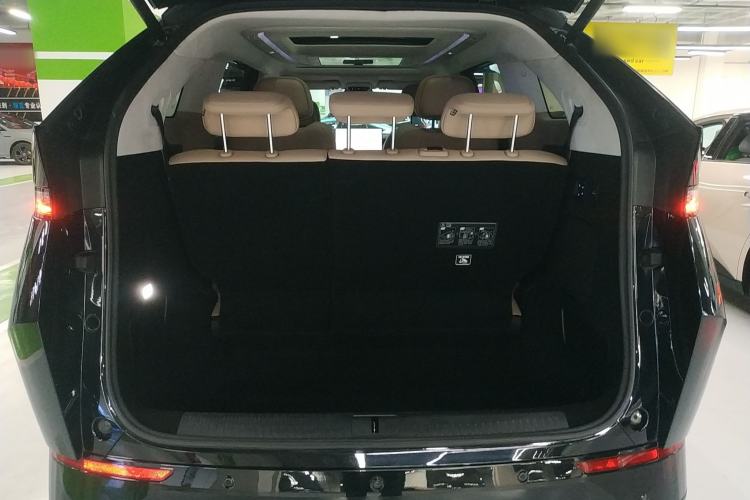 Used XPeng X9 2024 702 Ultra-Long Range Max
