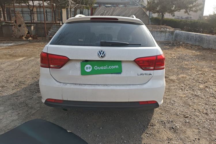 Used Volkswagen Gran Lavida 2013 1.6L Manual Fashion Model