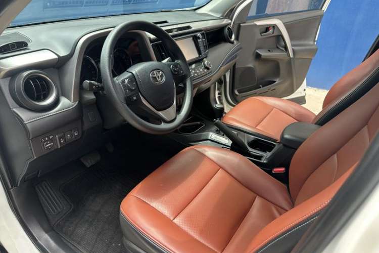 Used Toyota RAV4 2019 2.0L CVT Two-Wheel Drive Fashion X Limited Edition China V Standard
