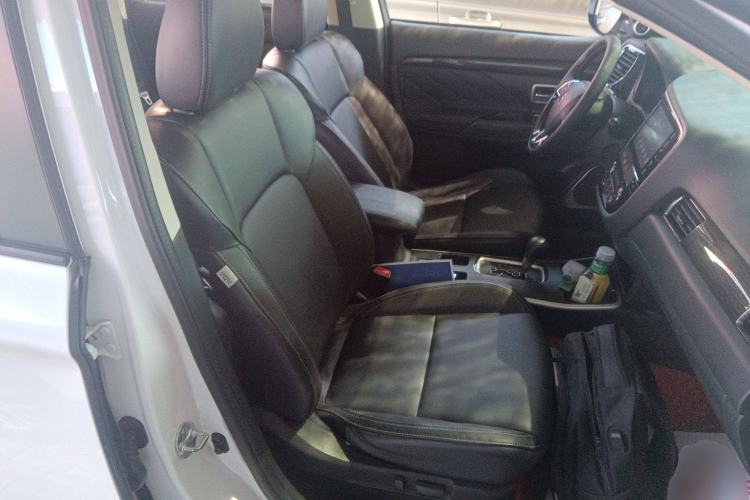 Used Mitsubishi Outlander 2019 2.0L Two-Wheel Drive Comfort Edition 5 Seats China VI Standard
