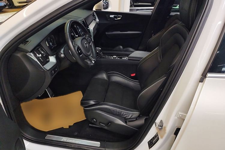 Used Volvo XC60 2019 T5 4x4 Smart & Dynamic Sport Edition China VI Standard
