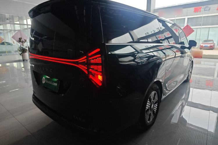 Used Geely Galaxy LEVC L380 2024 140-Degree 6-Seater All-Wheel-Drive Ultra