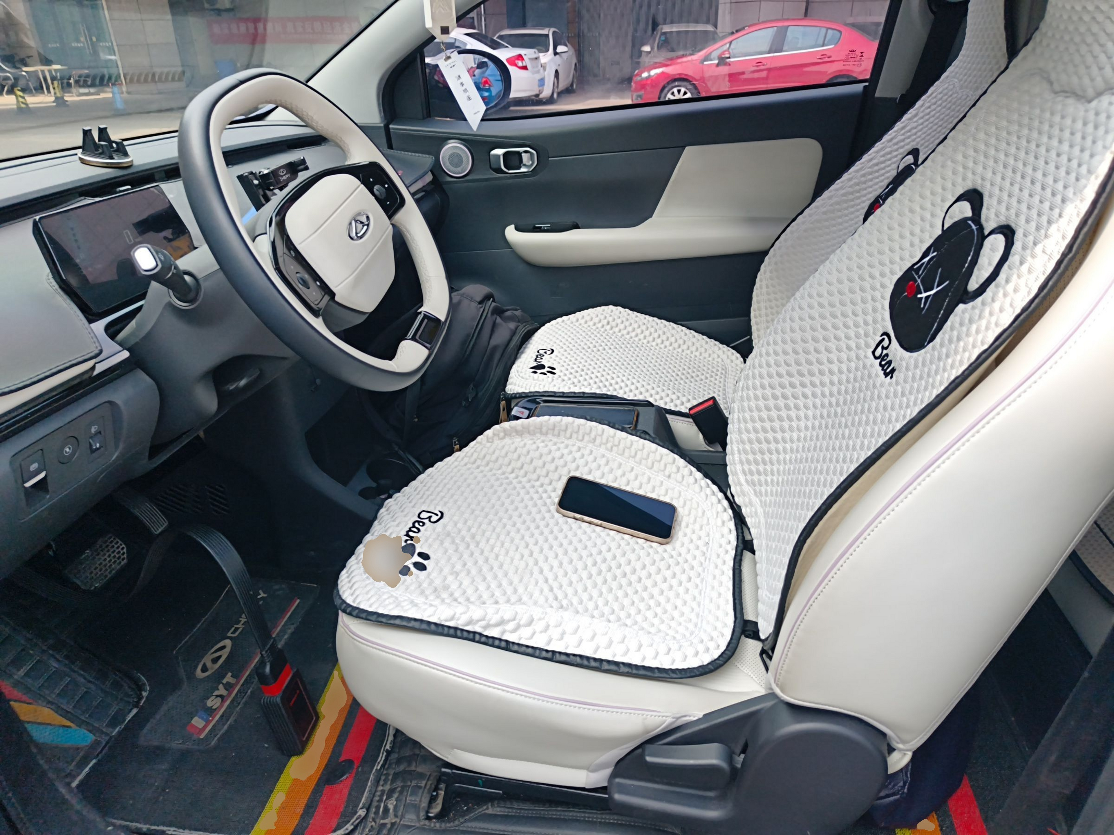 Переднее сиденье в автомобиле