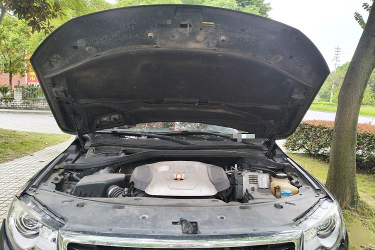 Used Haval H8 2015 2.0T two-wheel drive Comfort trim level
