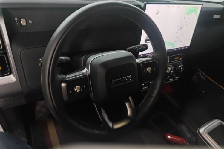 Used  V23 2025 401 Two-Wheel Drive Advanced Edition
