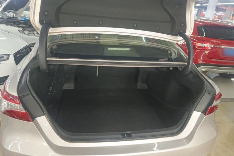 Used Toyota Camry 2018 2.0G Luxury Edition
