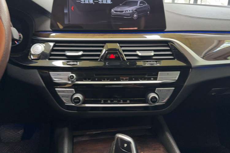 Used BMW 5 Series 2018 525Li Luxury Package
