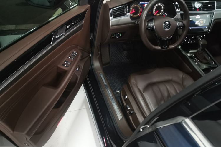 Used Volkswagen Phideon 2021 380TSI Luxury Edition
