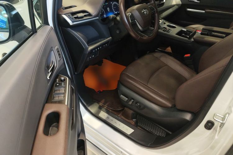 Used Toyota Granvia 2023 2.5L Hybrid Flagship VIP Edition