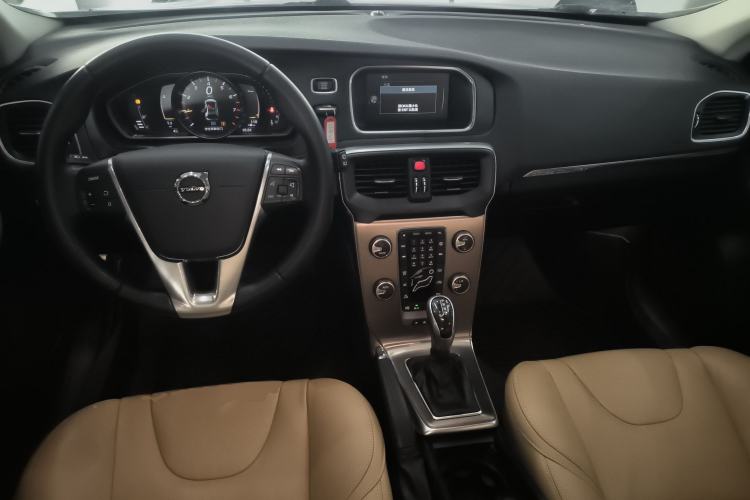 Used Volvo V40 2017 Cross Country T3 Zhiya Edition