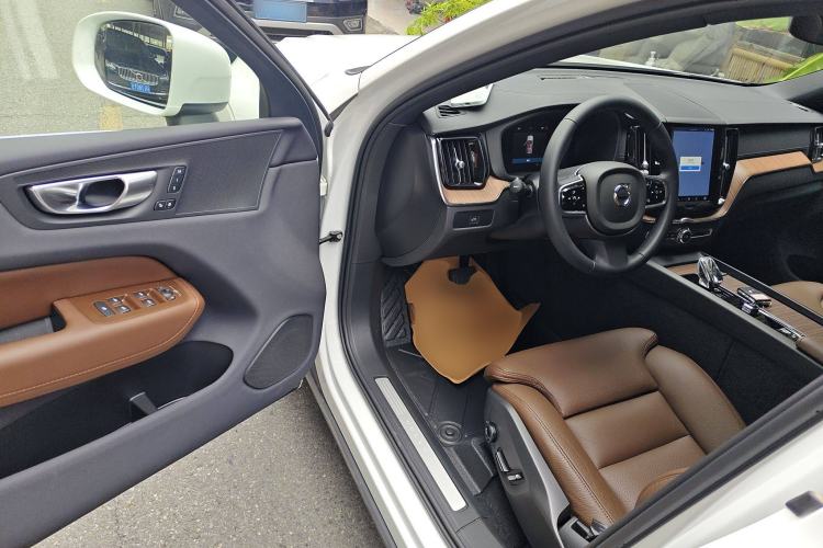 Used Volvo XC60 2024 B5 4x4 Smart Luxury Edition
