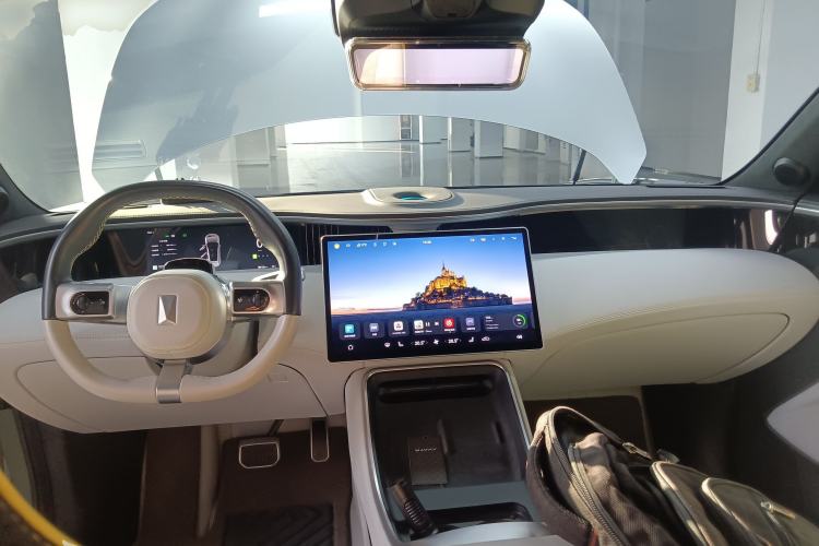 Used  11 2022 Long-Range Dual-Motor Luxury Edition 4 Seats