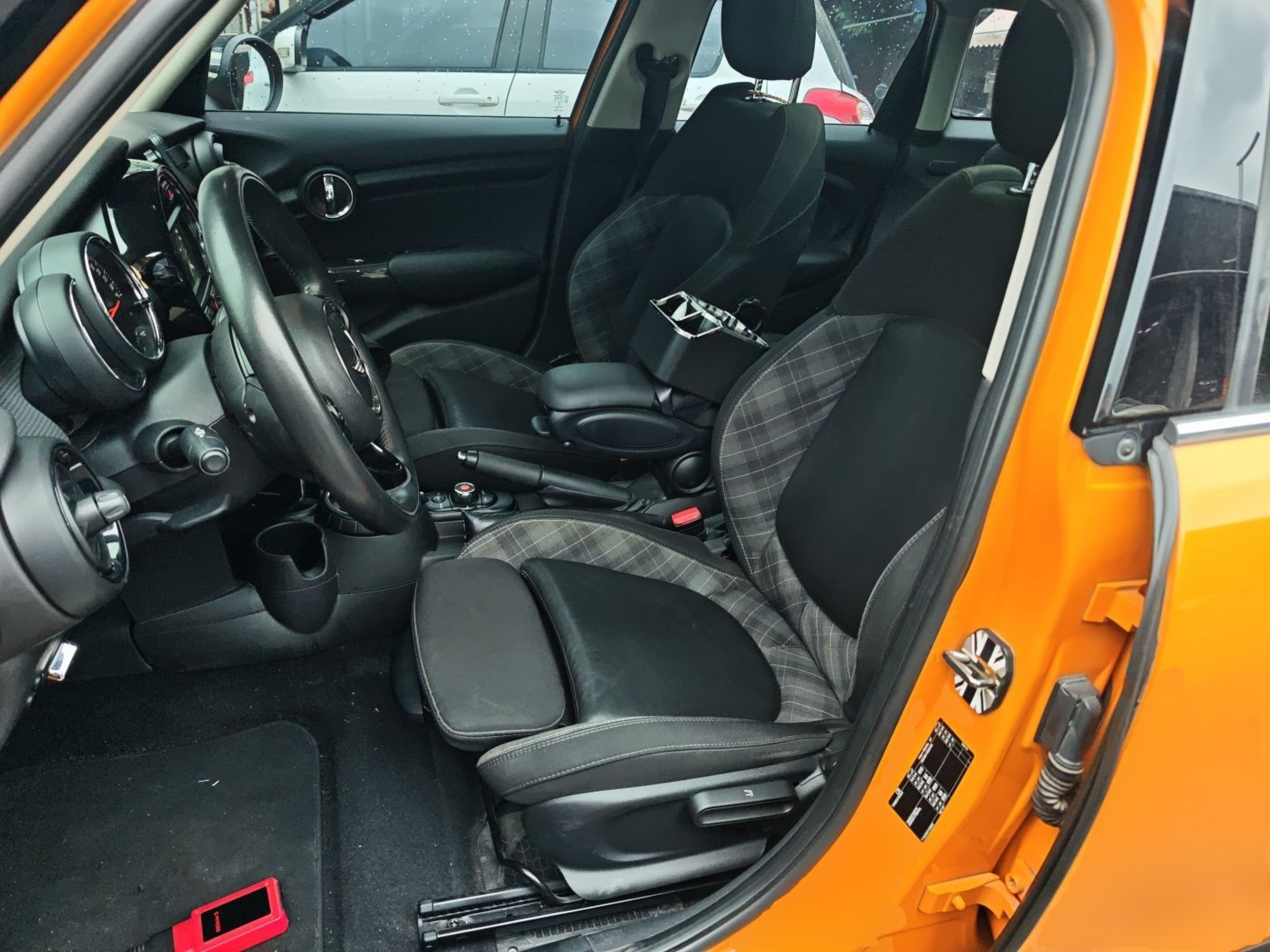 Переднее сиденье в автомобиле