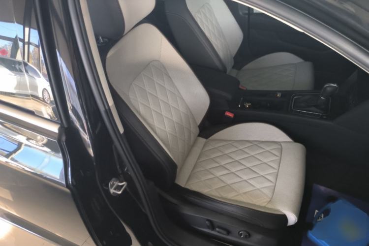 Used Volkswagen Magotan 2025 Zhongxiang Version 330TSI DSG Luxury Edition