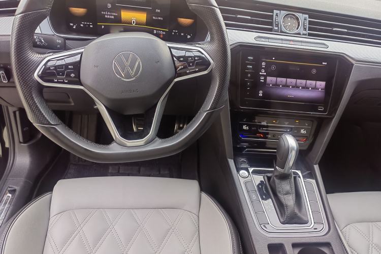 Used Volkswagen Magotan 2023 2 Million Units Limited Edition 330TSI DSG Leading Version
