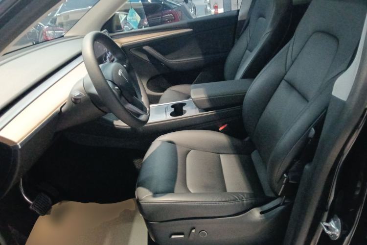 Used Tesla Model Y 2021 Long-Range All-Wheel-Drive Version
