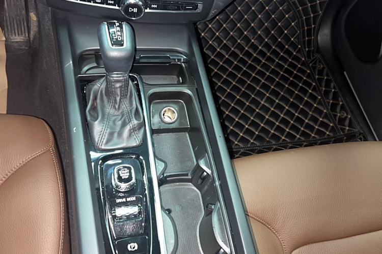 Used Volvo XC60 2021 T5 4x4 Smart Luxury Edition
