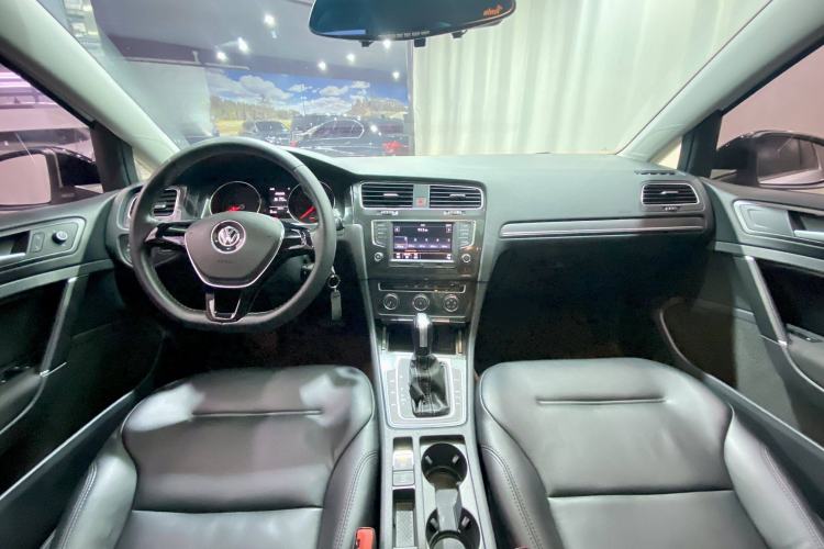 Used Volkswagen Golf 2017 1.6L Automatic Comfort Million-Vehicle Anniversary Edition
