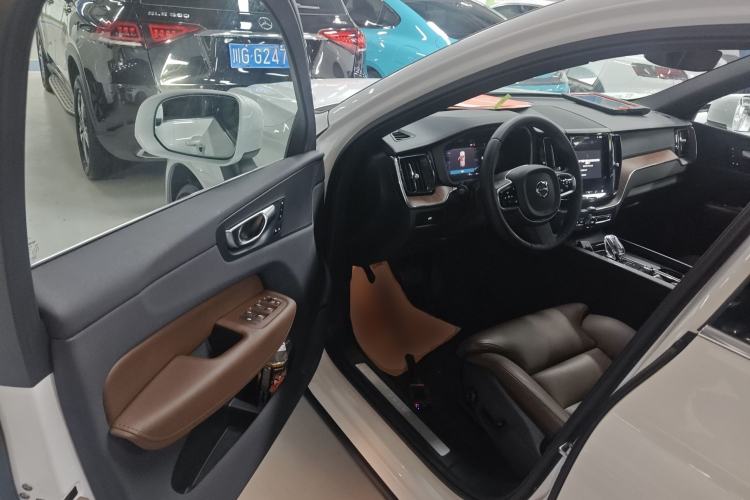 Used Volvo XC60 2025 B5 Four-Wheel Drive Smart & Advanced Luxury Edition