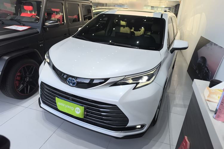 Used Toyota Sienna 2023 2.5L Hybrid Deluxe Edition