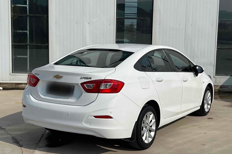 Used Chevrolet Cruze 2017 1.5L Automatic Pioneer Sunroof Edition
