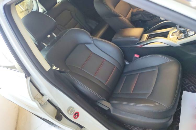 Used Geely Auto Emgrand X7 Sport 2020 1.8TD DCT Two-Wheel Drive Smart Connect 4G-Enabled Version
