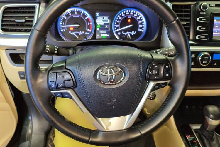 Used Toyota Highlander 2018 2.0T Four-Wheel Drive Luxury Version 7 Seats China VI Standard
