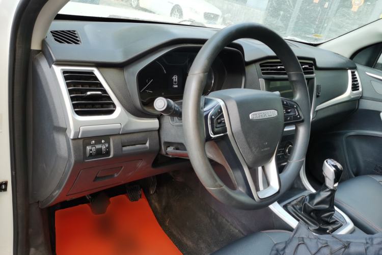 Used SAIC MAXUS T70 2020 2.0T Gasoline Manual Two-Wheel Drive Elite Version Standard Box High Ground Clearance
