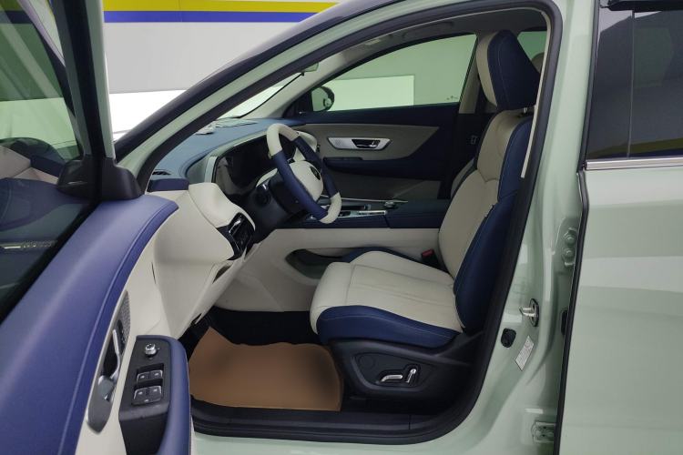 Used Dongfeng Aeolus Huge 2022 Mach Dual-Motor 1.5T MHD Dare-to-Dream Edition
