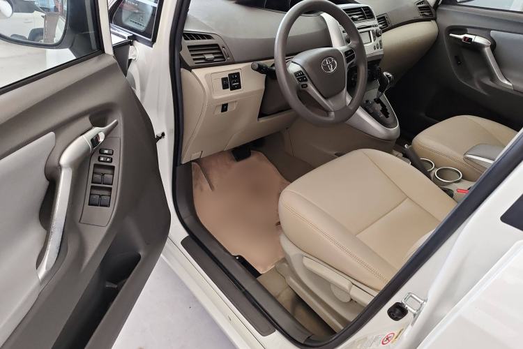 Used Toyota Verso 2014 Starlight 180E CVT Elite Edition
