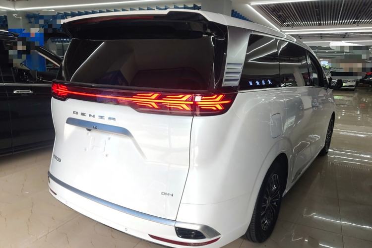 Used Denza D9 2022 DM-i 945 Luxury Model
