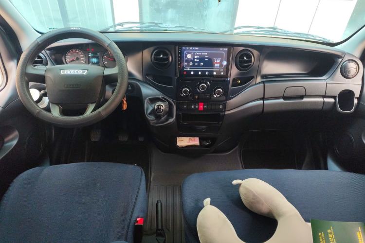 Used Iveco Eurocargo 2021 2.0T Manual Super Rui Short Wheelbase Low-Roof Manual Door F1A
