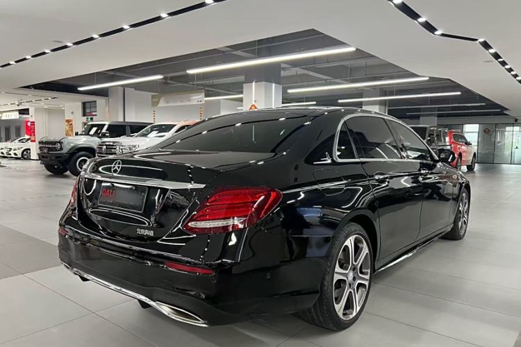 Used Mercedes-Benz E-Class 2016 E 300 L Sporty and Stylish Model
