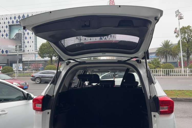 Used Haval M6 2019 1.5T DCT Two-Wheel Drive Elite Version China VI Standard
