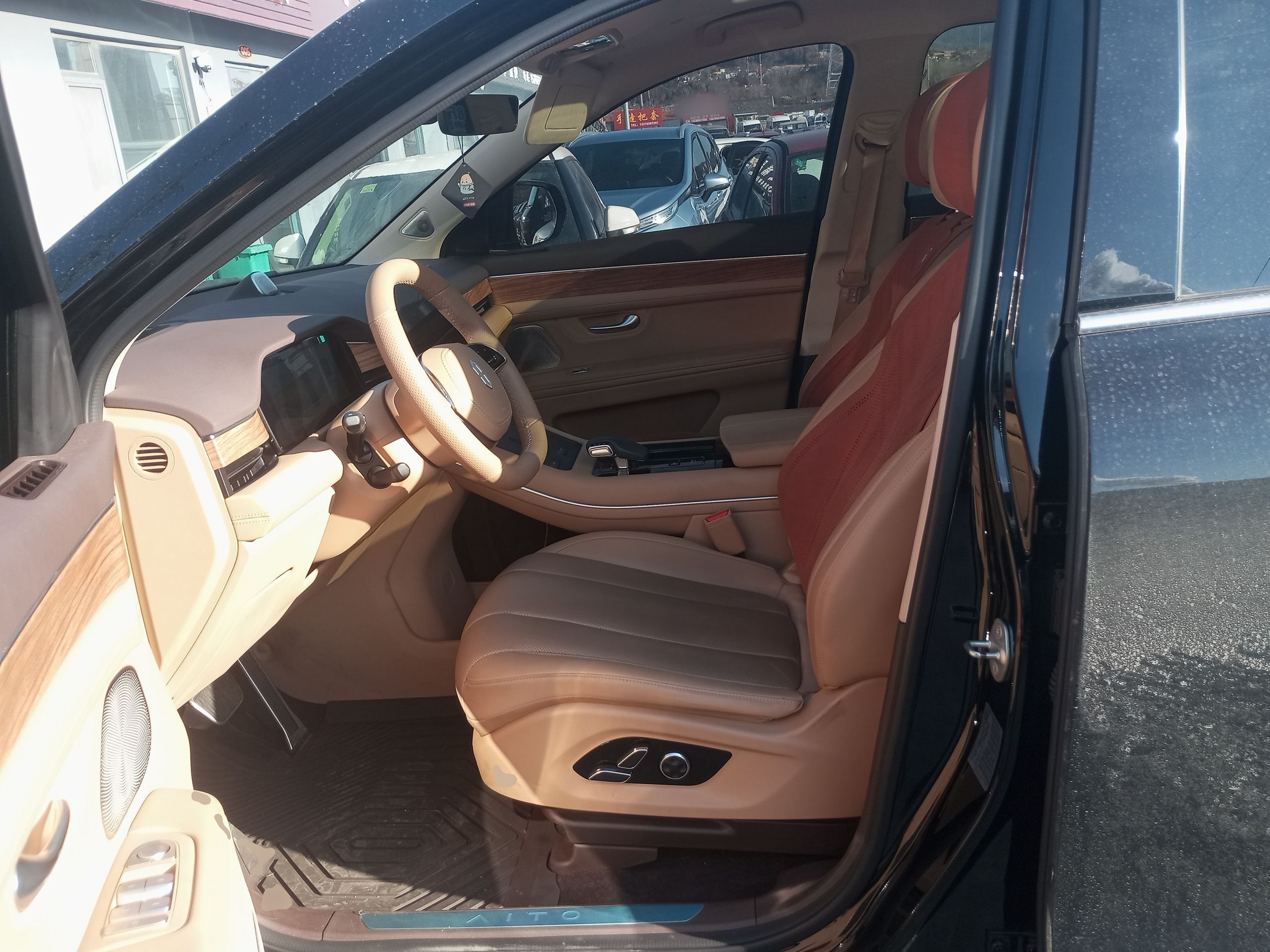 Переднее сиденье в автомобиле