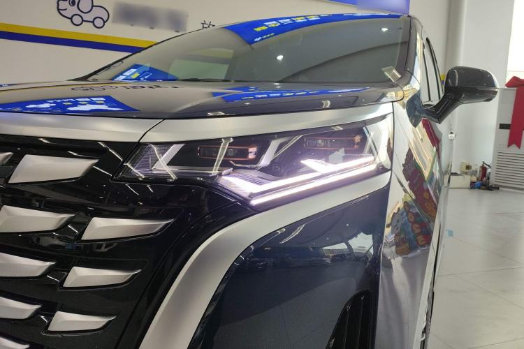 Used Denza D9 2022 DM-i 970 Four-Wheel Drive Prestige Model
