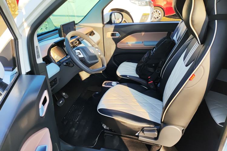 Used Chery QQ Ice Cream 2024 Youth Edition 205km Milkshake
