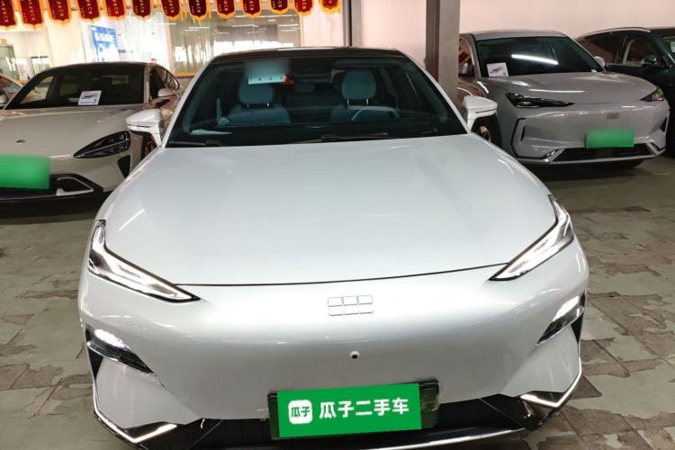 Used  E8 2024 550 km Range Rear-Drive MAX
