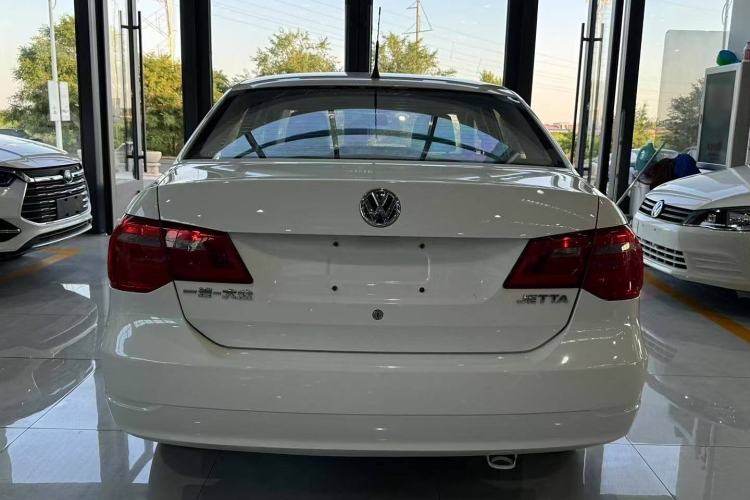 Used Volkswagen Jetta 2015 1.4L Manual Fashion Model
