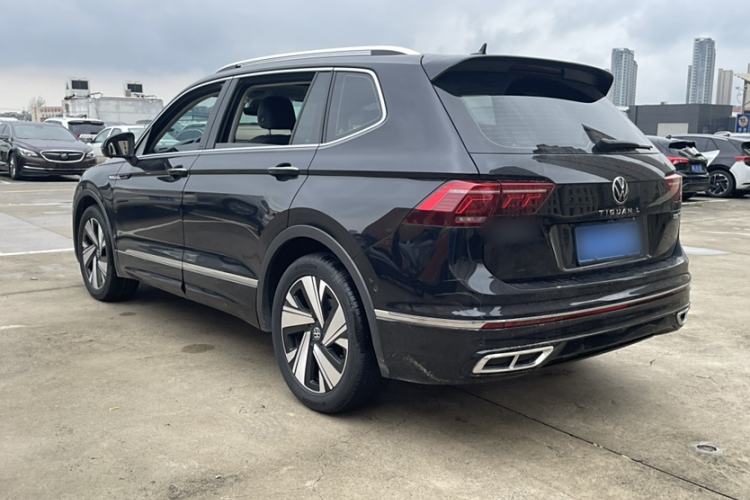 Used Volkswagen Tiguan L 2023 Restyled 330TSI Automatic Two-Wheel Drive R-Line Enhanced Comfort Version
