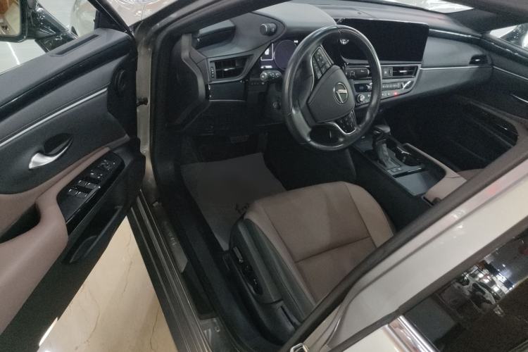 Used Lexus ES 2022 300h Excellence Edition
