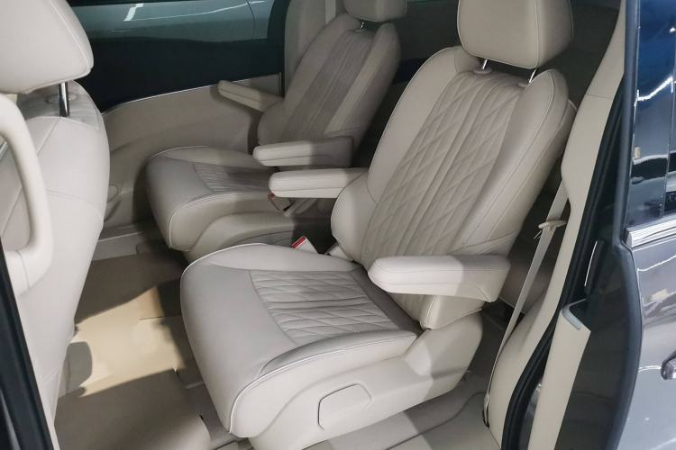 Used Buick GL8 2023 Facelifted Land Cruiser Executive Luxury Version
