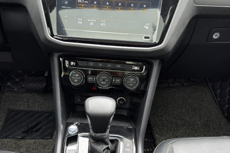 Used Volkswagen Tiguan L 2019 Updated Version 330TSI Automatic Two-Wheel Drive Panoramic Comfort Edition China VI Standard