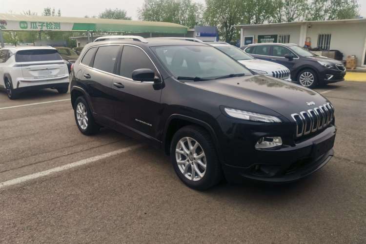 Used  Cherokee 2016 2.4L Leading Edition
