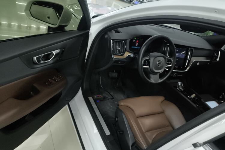 Used Volvo S60 2023 B4 Zhiyuan Luxury Edition